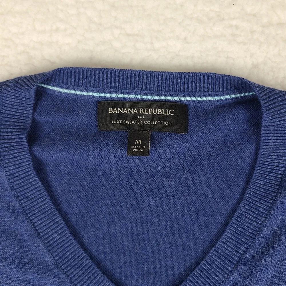 Banana Republic Luxe Sweater Collection Mens Medium Dark Blue V Neck Sweatshirt‎